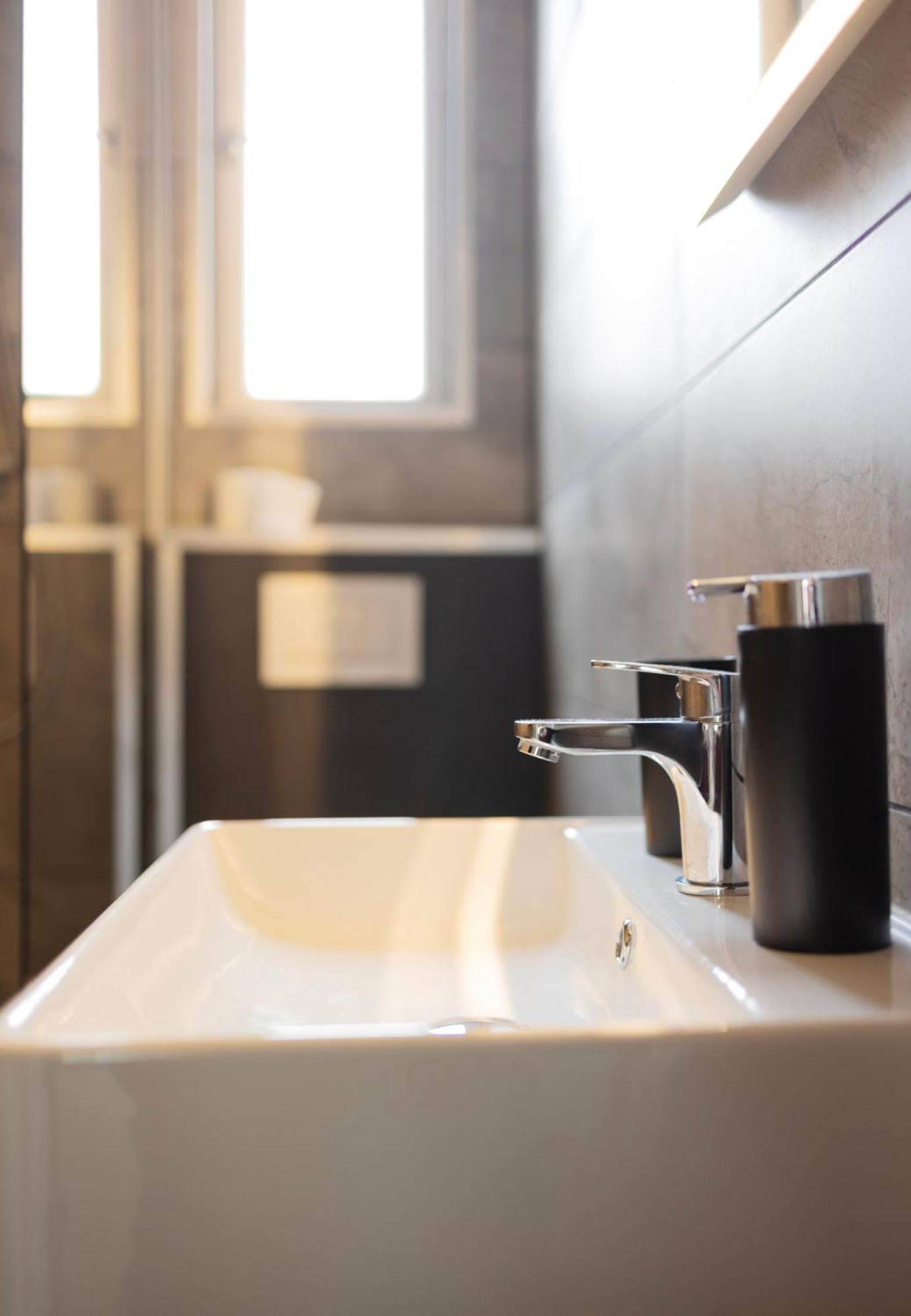 Huge Apartment With Sauna And Free Parking Duisburg Luaran gambar